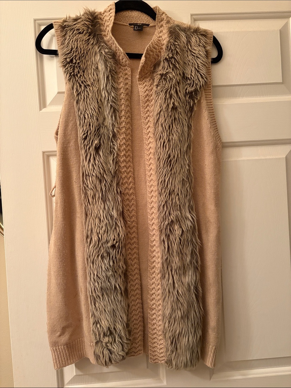 Sleeveless Faux-Fur Trim Knit Vest - Cream